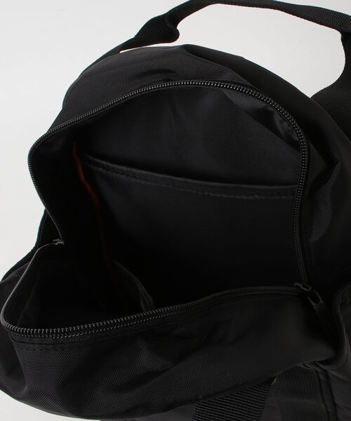 UNIVERSAL OVERALL（ユニバーサルオーバーオール）の「"07"≪UNIVERSAL OVERALL≫6ポケット/8L ダッフル ボディバッグ（ボディバッグ/ウエストポーチ・メンズ・ブラック・ONE SIZE）」の4枚目の写真
