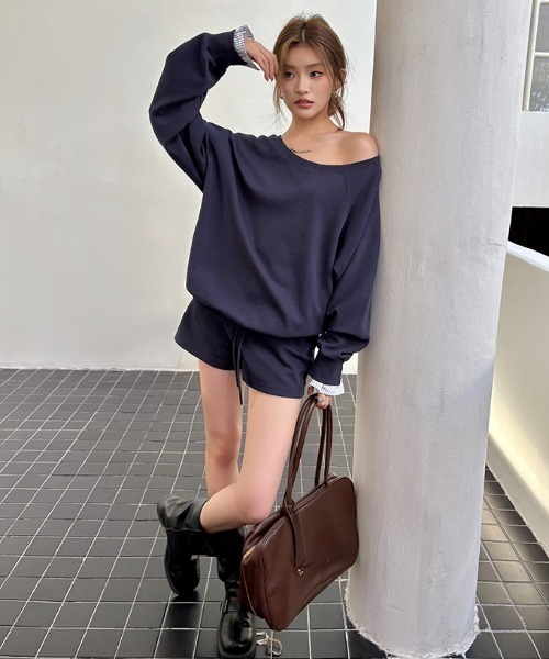 Aelina(エリナ)の「オフショルダートップス&ショートパンツセットアップ(セットアップ・レディース・ベージュ/ダークブルー・M/L)」の13枚目の写真