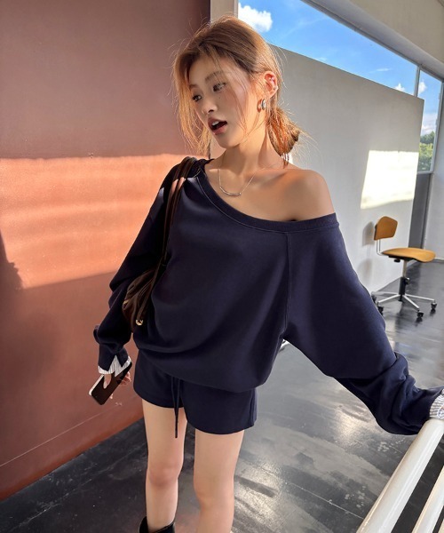 Aelina(エリナ)の「オフショルダートップス&ショートパンツセットアップ(セットアップ・レディース・ベージュ/ダークブルー・M/L)」の12枚目の写真