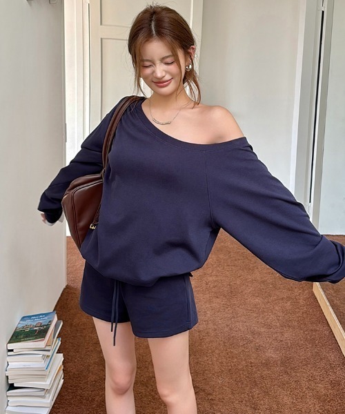 Aelina(エリナ)の「オフショルダートップス&ショートパンツセットアップ(セットアップ・レディース・ベージュ/ダークブルー・M/L)」の10枚目の写真