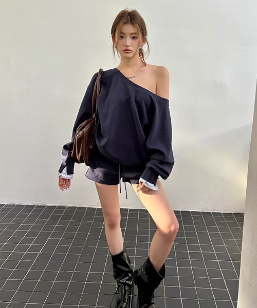 Aelina(エリナ)の「オフショルダートップス&ショートパンツセットアップ(セットアップ・レディース・ベージュ/ダークブルー・M/L)」の5枚目の写真