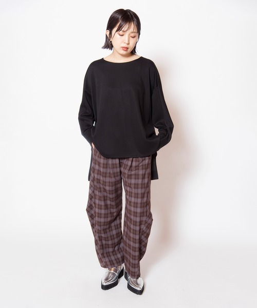 OSMOSIS(オズモーシス)の「バックサイドタックプルオーバー(Tシャツ/カットソー・レディース・チャコール/ピンク/アイボリー/ブラック・ONE SIZE)」の18枚目の写真