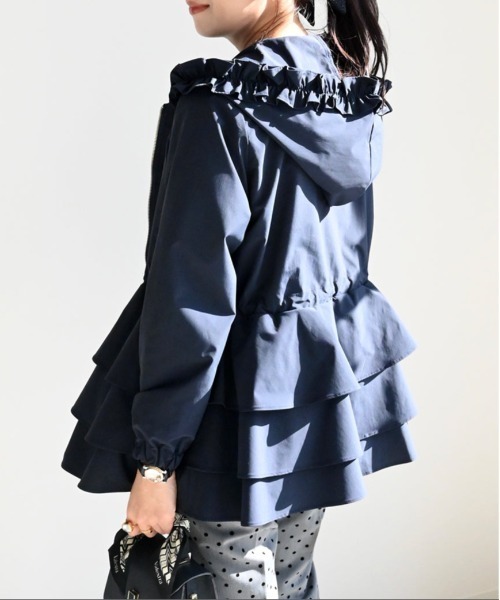 Neige(ネージュ)の「撥水シャカシャカティアードフリルパーカー(その他アウター・レディース・ライトベージュ/ブラック/ネイビー・ONE SIZE)」の1枚目の写真
