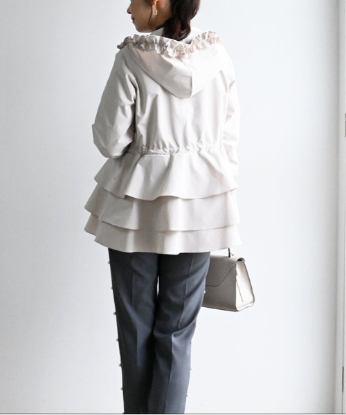 Neige(ネージュ)の「撥水シャカシャカティアードフリルパーカー(その他アウター・レディース・ライトベージュ/ブラック/ネイビー・ONE SIZE)」の6枚目の写真