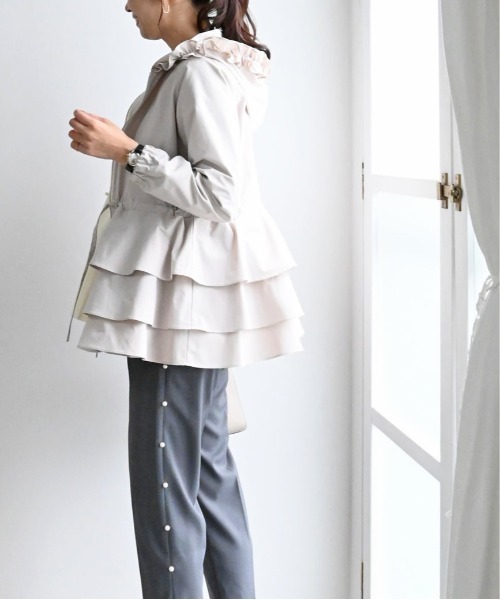 Neige(ネージュ)の「撥水シャカシャカティアードフリルパーカー(その他アウター・レディース・ライトベージュ/ブラック/ネイビー・ONE SIZE)」の5枚目の写真