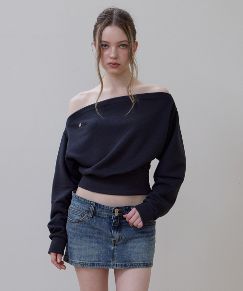 ROSEFRANTZ（ロゼフランツ）の「Crop Off Shoulder Sweatshirt [Charcoal]（スウェット・レディース・チャコールグレー・OS）」の4枚目の写真