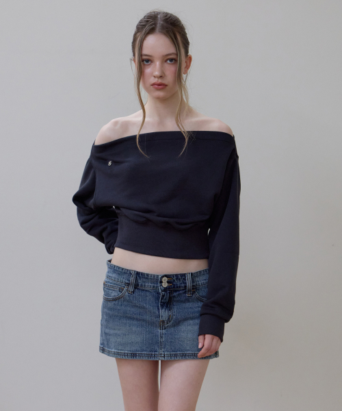 ROSEFRANTZ（ロゼフランツ）の「Crop Off Shoulder Sweatshirt [Charcoal]（スウェット・レディース・チャコールグレー・OS）」の5枚目の写真