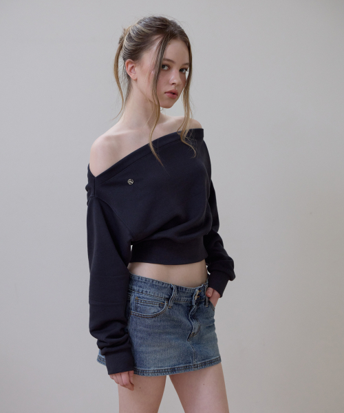 ROSEFRANTZ（ロゼフランツ）の「Crop Off Shoulder Sweatshirt [Charcoal]（スウェット・レディース・チャコールグレー・OS）」の7枚目の写真