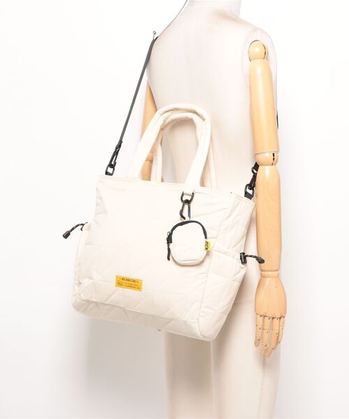 KiU（キウ）の「【KiU】スクエアパデッドマルチパーパストートバッグ K477（トートバッグ・レディース・レオパード/グリーン/ブラック/アイボリー・FREE）」の8枚目の写真