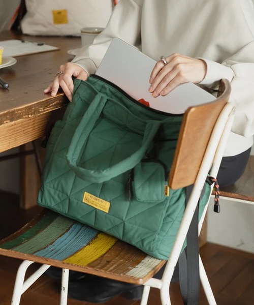 KiU（キウ）の「【KiU】スクエアパデッドマルチパーパストートバッグ K477（トートバッグ・レディース・レオパード/グリーン/ブラック/アイボリー・FREE）」の4枚目の写真