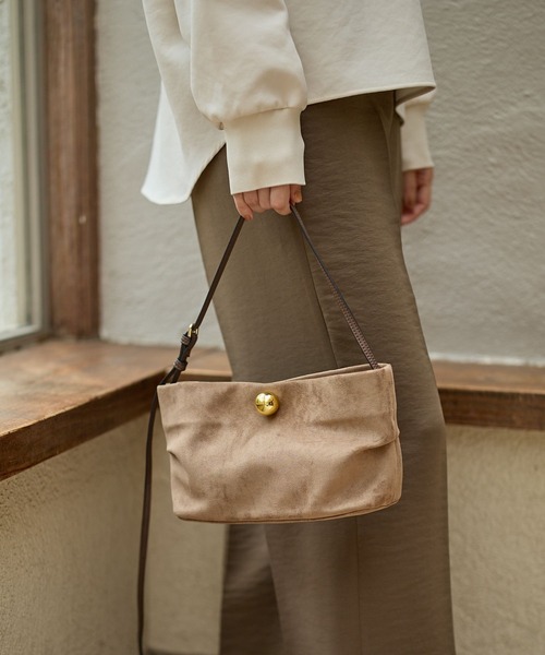 Elura(エルーラ)の「【LE VERNIS(ル・ベルニ)】Ball&cube mini bag/(ハンドバッグ・レディース・チャコールグレー/ベージュ・FREE)」の8枚目の写真
