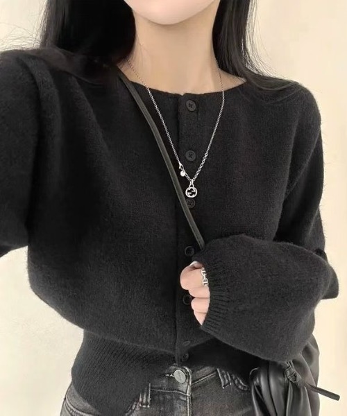 semuse（セミューズ）の「ふんわり上品コンパクトシンプルニットカーディガン（カーディガン/ボレロ・レディース・ブラック/アイボリー/ピンク/グレー/ブルー・FREE）」の2枚目の写真