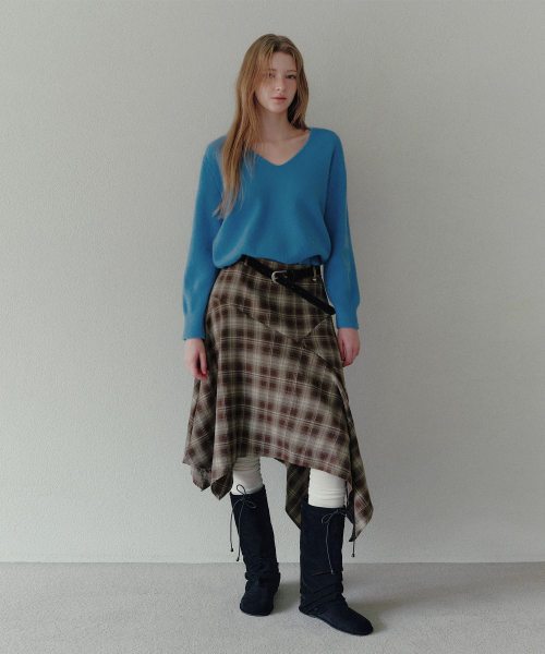 TWEE(トゥウィー)の「CULT Vネック ビビッド長袖ニット(ニット/セーター・レディース・ブルーグリーン/チャコールグレー/ワインレッド/ラベンダー・FREE)」の7枚目の写真