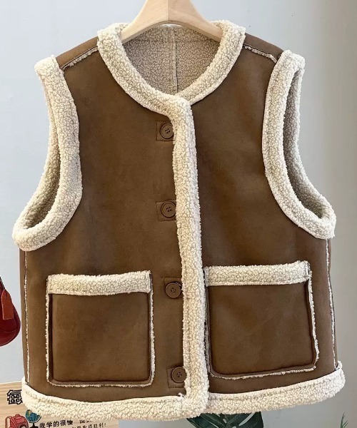 NANEA(ナネア)の「ムートンノーカラーベスト(その他アウター・レディース・ブラウン/ベージュ・LARGE/X-LARGE)」の6枚目の写真