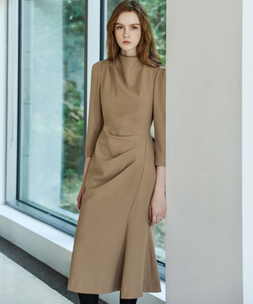 LETQSTUDIO(レチケットスタジオ)の「アシンメトリックマーメイドドレス キャメル(ワンピース・レディース・その他・SMALL/MEDIUM)」の2枚目の写真