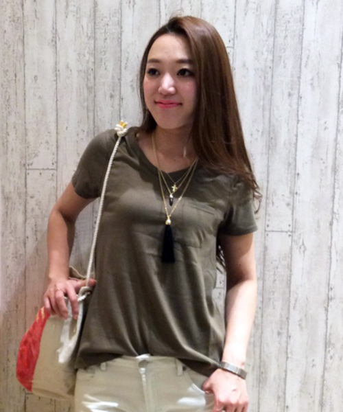 VENCEEXCHANGE（ヴァンスエクスチェンジ）の「ベーシックVネックTシャツ                 （Tシャツ/カットソー・レディース・オフホワイト/グレー/ダークグレー/ダークカーキ/ブラック・MEDIUM）」の5枚目の写真