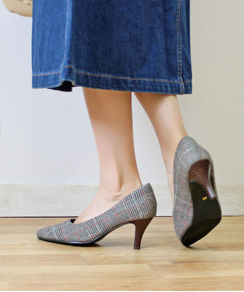 ALETTA(アレッタ)の「ALETTA-アレッタ- 究極のプレーンパンプス -ポインテッド-(パンプス・レディース・シルバーグレー/ブラック/グレイッシュベージュ/ライトピンク/ブラック系その他/ライトグレー/ネイビー/アッシュブラウン/ライトブルー/ベージュ系その他/グレー系その他/クリアブラック/ベージュ/ピンクベージュ/グレー/シルバー/インディゴブルー/サンドベージュ/モカ/杢グレー/サーモンピンク/ブルー系その他/ローズ/ライトベージュ/ライトブラウン/バーガンディー/ミックスグレー/ダークネイビー/ブラウン/ダークグリーン/シルバー系その他/その他/ダークブラウン/スモークピンク/エメラルド/ブラウン系その他/グレー系その他2/ナチュラル/ブラック系/トップグレー・23.5cm/24.5cm/22.0cm/26.0cm/23.0cm/25.0cm/22.5cm/25.5cm/24.0cm/21.5cm)」の7枚目の写真