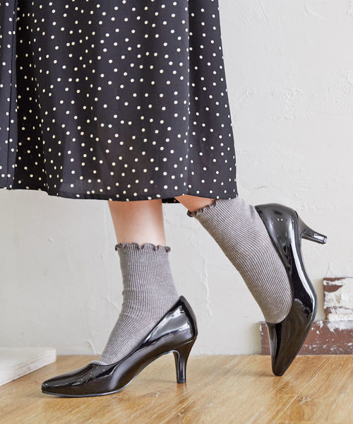 ALETTA(アレッタ)の「ALETTA-アレッタ- 究極のプレーンパンプス -ポインテッド-(パンプス・レディース・シルバーグレー/ブラック/グレイッシュベージュ/ライトピンク/ブラック系その他/ライトグレー/ネイビー/アッシュブラウン/ライトブルー/ベージュ系その他/グレー系その他/クリアブラック/ベージュ/ピンクベージュ/グレー/シルバー/インディゴブルー/サンドベージュ/モカ/杢グレー/サーモンピンク/ブルー系その他/ローズ/ライトベージュ/ライトブラウン/バーガンディー/ミックスグレー/ダークネイビー/ブラウン/ダークグリーン/シルバー系その他/その他/ダークブラウン/スモークピンク/エメラルド/ブラウン系その他/グレー系その他2/ナチュラル/ブラック系/トップグレー・23.5cm/24.5cm/22.0cm/26.0cm/23.0cm/25.0cm/22.5cm/25.5cm/24.0cm/21.5cm)」の3枚目の写真