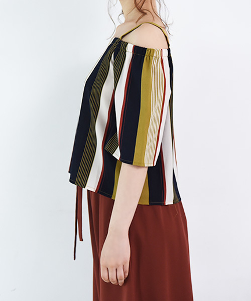 Luz Llena（ラズレナ）の「マルチストライプ柄オフショルトップス（シャツ/ブラウス・レディース・ライトグリーン/ボルドー/グリーン・MEDIUM）」の5枚目の写真