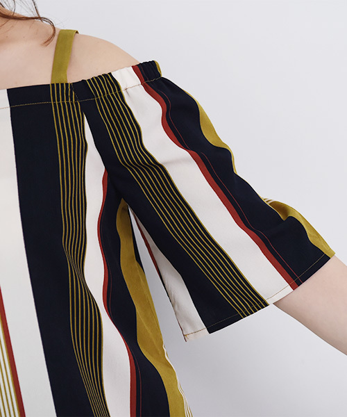 Luz Llena（ラズレナ）の「マルチストライプ柄オフショルトップス（シャツ/ブラウス・レディース・ライトグリーン/ボルドー/グリーン・MEDIUM）」の9枚目の写真