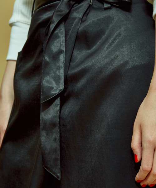 Abahouse Devinette（ドゥヴィネット）の「フロントタックブライトスカート（スカート・レディース・キャメル/ブラック・36/38/40）」の3枚目の写真