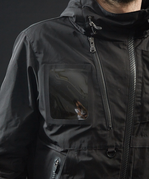 5351 POUR LES HOMMES(ゴーサンゴーイチプールオム)の「メモリー ツイル シーリングブルゾン(マウンテンパーカー・メンズ・ブラック・44/46/48/50)」の9枚目の写真