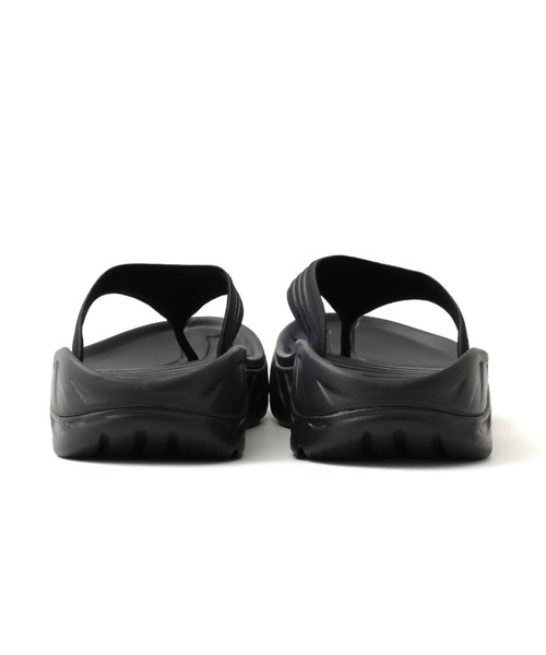 HOKA(ホカ)の「HOKA ORA RECOVERY FLIP (Black/Dark Gull Gray)(サンダル・メンズ・ブラック・26.0cm/27.0cm/28.0cm/29.0cm/25.0cm)」の4枚目の写真