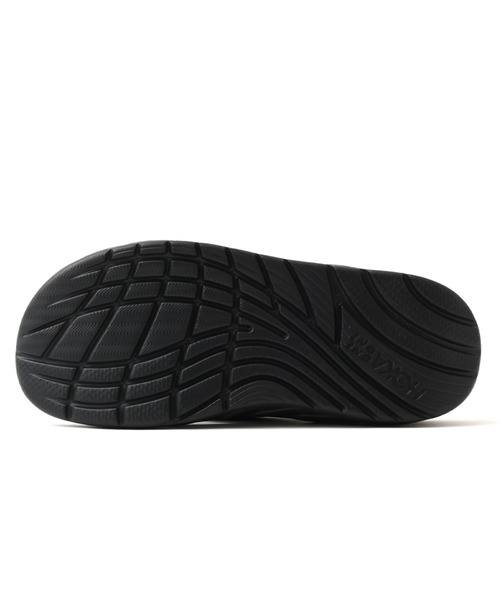 HOKA(ホカ)の「HOKA ORA RECOVERY FLIP (Black/Dark Gull Gray)(サンダル・メンズ・ブラック・26.0cm/27.0cm/28.0cm/29.0cm/25.0cm)」の5枚目の写真