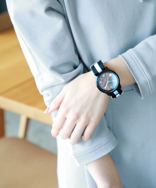 BAYFLOW(ベイフロー)の「マーブルウォッチ(アナログ腕時計・レディース・ライトグレー/ブラック/グレー/シルバーグレー・FREE)」の2枚目の写真