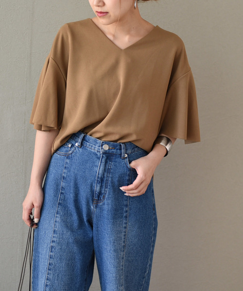 LHELBIE(レルビエ)の「バックフリルハーフスリーブVネックプルオーバー(Tシャツ/カットソー・レディース・ブラック/オフホワイト/キャメル/ワイン・M)」の5枚目の写真