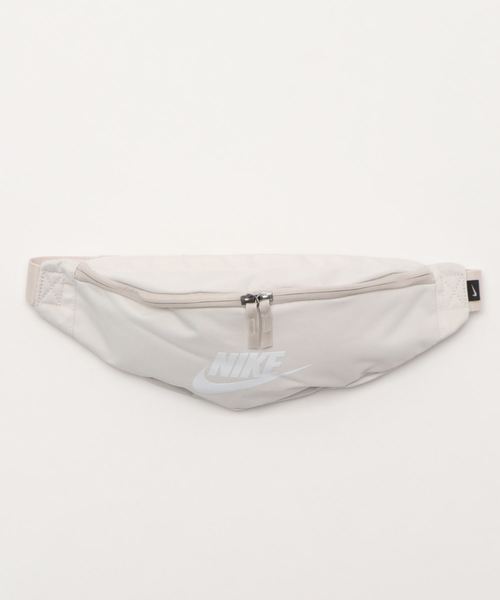 NIKE（ナイキ）の「【NIKE】ヘリテージヒップバッグ（ボディバッグ/ウエストポーチ・レディース・ホワイト/ブラック・FREE）」の2枚目の写真