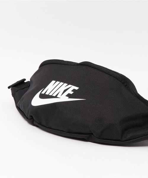 NIKE（ナイキ）の「【NIKE】ヘリテージヒップバッグ（ボディバッグ/ウエストポーチ・レディース・ホワイト/ブラック・FREE）」の4枚目の写真