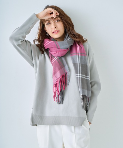 macocca（マコッカ）の「カシミヤタッチ アクリル大判ストール チェック柄（ストール/ショール・レディース・ブラック/ベージュ/ネイビー/グレー/レッド/ブルー/アイボリー/モカ/ホワイト×ブラック/ブラウン系その他/スモークピンク/コーラルピンク/イエロー/ライトベージュ/ターコイズブルー/ライトブラウン/ライトグレー/パープル/グレー×サックスブルー/グリーン/レッド系その他/グレー系その他・FREE）」の22枚目の写真