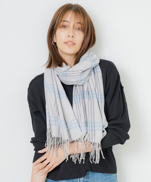 macocca（マコッカ）の「カシミヤタッチ アクリル大判ストール チェック柄（ストール/ショール・レディース・ブラック/ベージュ/ネイビー/グレー/レッド/ブルー/アイボリー/モカ/ホワイト×ブラック/ブラウン系その他/スモークピンク/コーラルピンク/イエロー/ライトベージュ/ターコイズブルー/ライトブラウン/ライトグレー/パープル/グレー×サックスブルー/グリーン/レッド系その他/グレー系その他・FREE）」の8枚目の写真