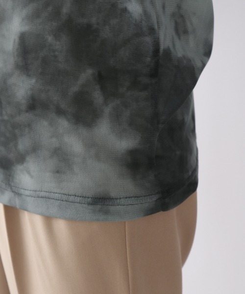 LOWRYS FARM（ローリーズファーム）の「タイダイチュールタートルＬＳ　920187（Tシャツ/カットソー・レディース・ブラック/ベージュ/グリーン・FREE）」の4枚目の写真