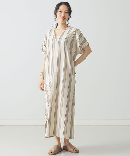 BEAMS LIGHTS（ビームスライツ）の「BEAMS LIGHTS / ストライプ Vネック ワンピース（ワンピース・レディース・ベージュ/サックスブルー・38/36）」の7枚目の写真
