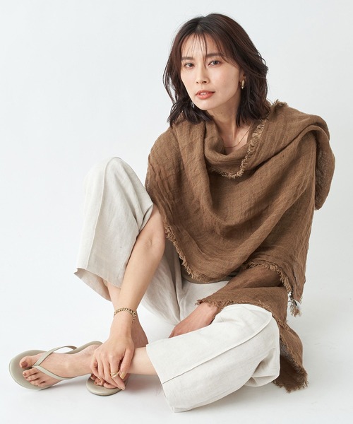 RIVE DROITE(リヴドロワ)の「ナチュラルな風合いで心地良い大判ストール ソリッドリネンストール(ストール/ショール・レディース・キャメル/ブラウン/ベージュ・FREE)」の5枚目の写真