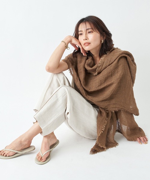 RIVE DROITE(リヴドロワ)の「ナチュラルな風合いで心地良い大判ストール ソリッドリネンストール(ストール/ショール・レディース・キャメル/ブラウン/ベージュ・FREE)」の6枚目の写真
