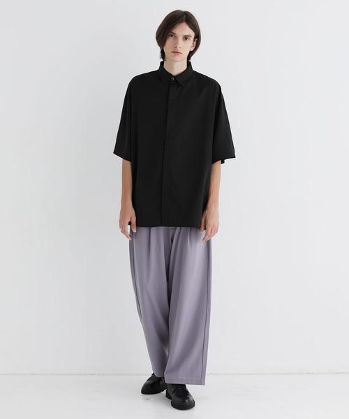 LILL（リル）の「ビッグシルエットブライトトロミ比翼半袖シャツ（シャツ/ブラウス・メンズ・ブラック/ブルー/グレー系/パープル/バイオレット・L/M/S/XL）」の8枚目の写真