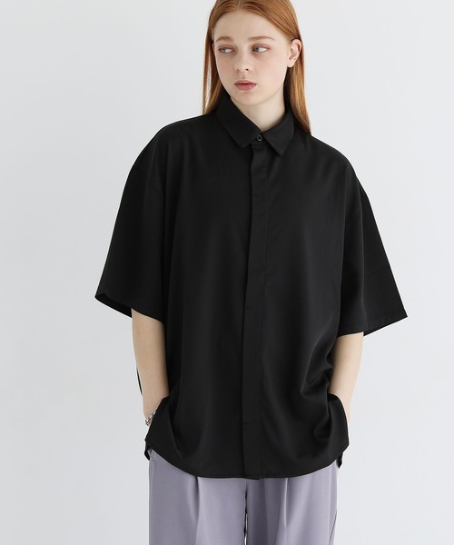 LILL（リル）の「ビッグシルエットブライトトロミ比翼半袖シャツ（シャツ/ブラウス・メンズ・ブラック/ブルー/グレー系/パープル/バイオレット・L/M/S/XL）」の10枚目の写真