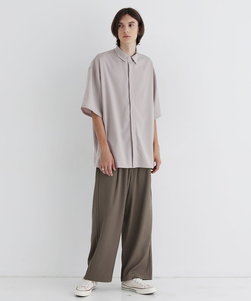 LILL（リル）の「ビッグシルエットブライトトロミ比翼半袖シャツ（シャツ/ブラウス・メンズ・ブラック/ブルー/グレー系/パープル/バイオレット・L/M/S/XL）」の18枚目の写真