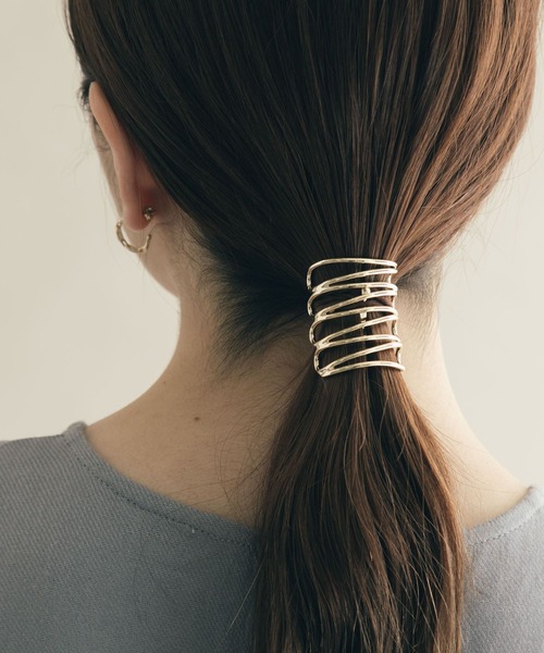 SMELLY(スメリー)の「メタルモヨウヘアカフ(ヘアゴム・レディース・ゴールド・-)」の10枚目の写真