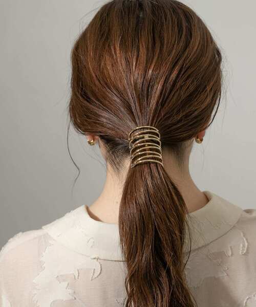 SMELLY(スメリー)の「メタルモヨウヘアカフ(ヘアゴム・レディース・ゴールド・-)」の14枚目の写真