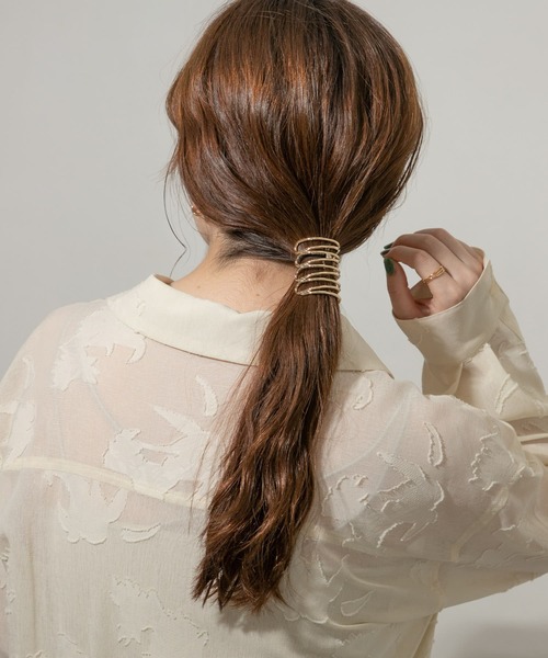 SMELLY(スメリー)の「メタルモヨウヘアカフ(ヘアゴム・レディース・ゴールド・-)」の15枚目の写真