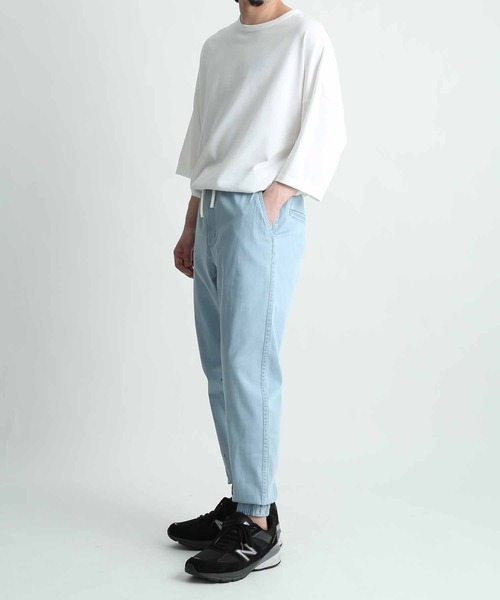 ADAM ET ROPE'(アダムエロペ)の「ライトオンスデニム ジョガーパンツ(デニムパンツ・メンズ・ブルー/スミクロ・M/L)」の11枚目の写真