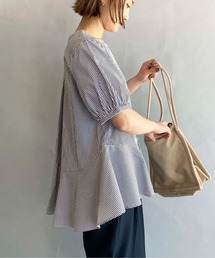 パフスリーブ裾フレアブラウス