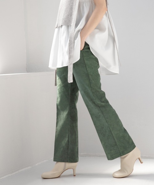 LOWRYS FARM（ローリーズファーム）の「スエードストレッチフレアパンツ　218793（その他パンツ・レディース・アイボリー/ブラウン/グリーン・MEDIUM/LARGE）」の3枚目の写真