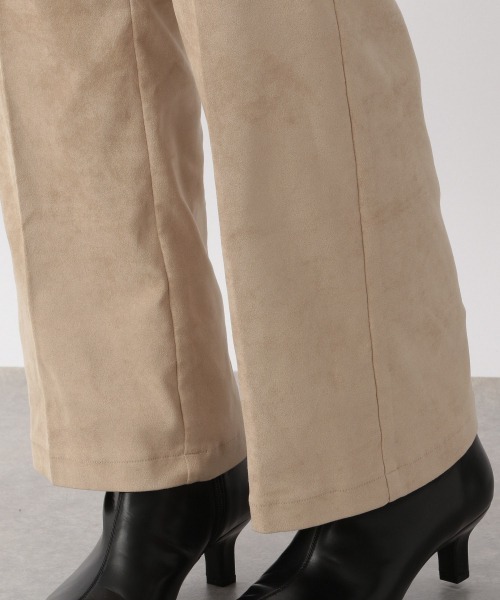 LOWRYS FARM（ローリーズファーム）の「スエードストレッチフレアパンツ　218793（その他パンツ・レディース・アイボリー/ブラウン/グリーン・MEDIUM/LARGE）」の7枚目の写真