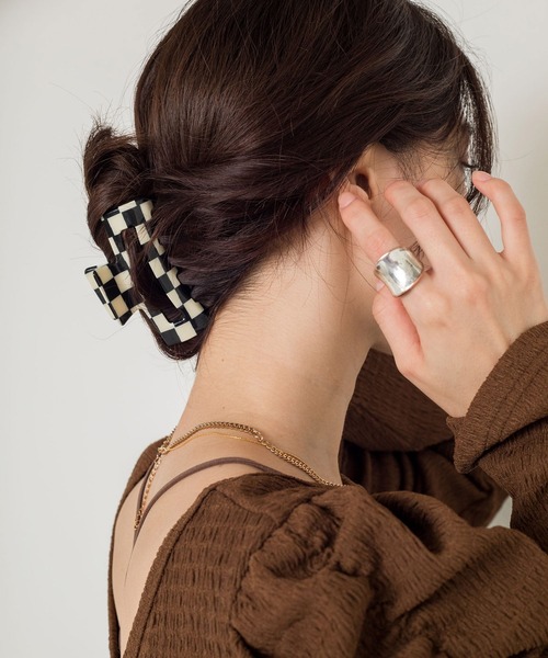 w closet(ダブルクローゼット)の「チェッカースクエアバレッタ(バレッタ/ヘアクリップ・レディース・ホワイト×ブラック・FREE)」の3枚目の写真