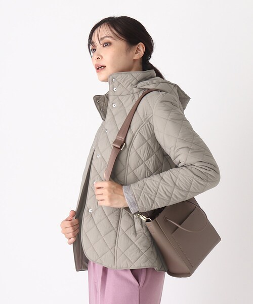 SOUP(スープ)の「◆【羽織るだけで綺麗】キルティングショートコート(フード取り外し可)(その他アウター・レディース・ブラック/ベージュ/ネイビー・11/15 /13/09/07)」の4枚目の写真
